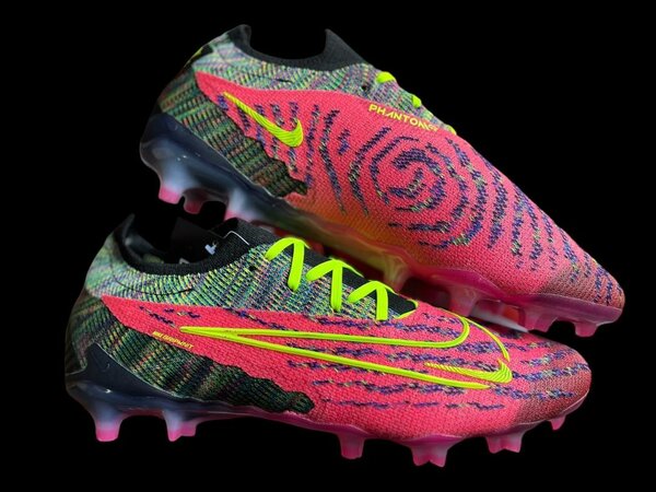 Chaussures de football colorées