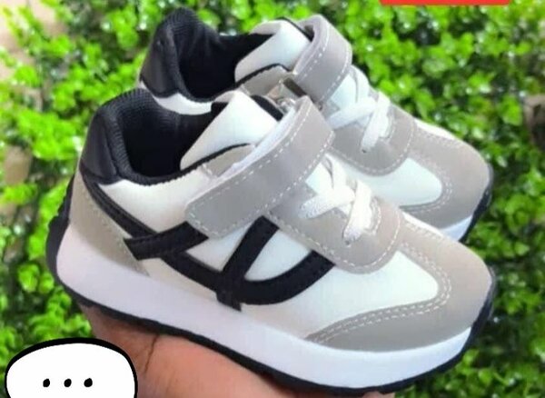 Baskets enfant colorées