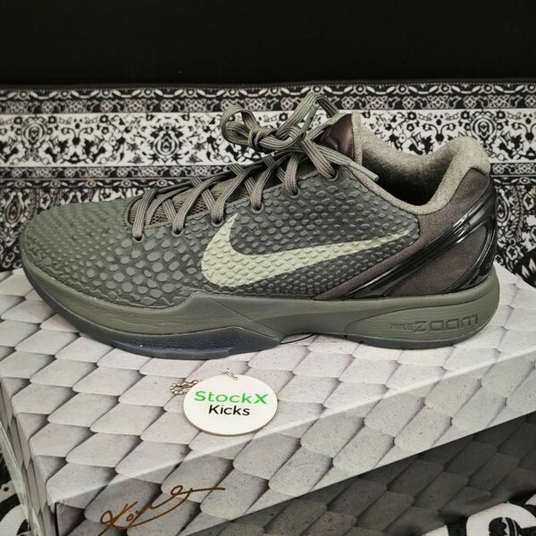 Chaussures de sport Nike grises