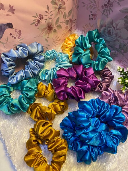 Chouchous en satin colorés