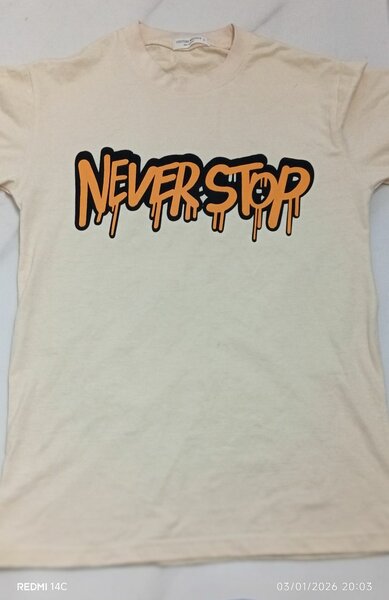 T-shirt graphique "Never Stop"
