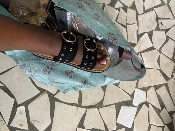 Sandales en cuir noires élégantes