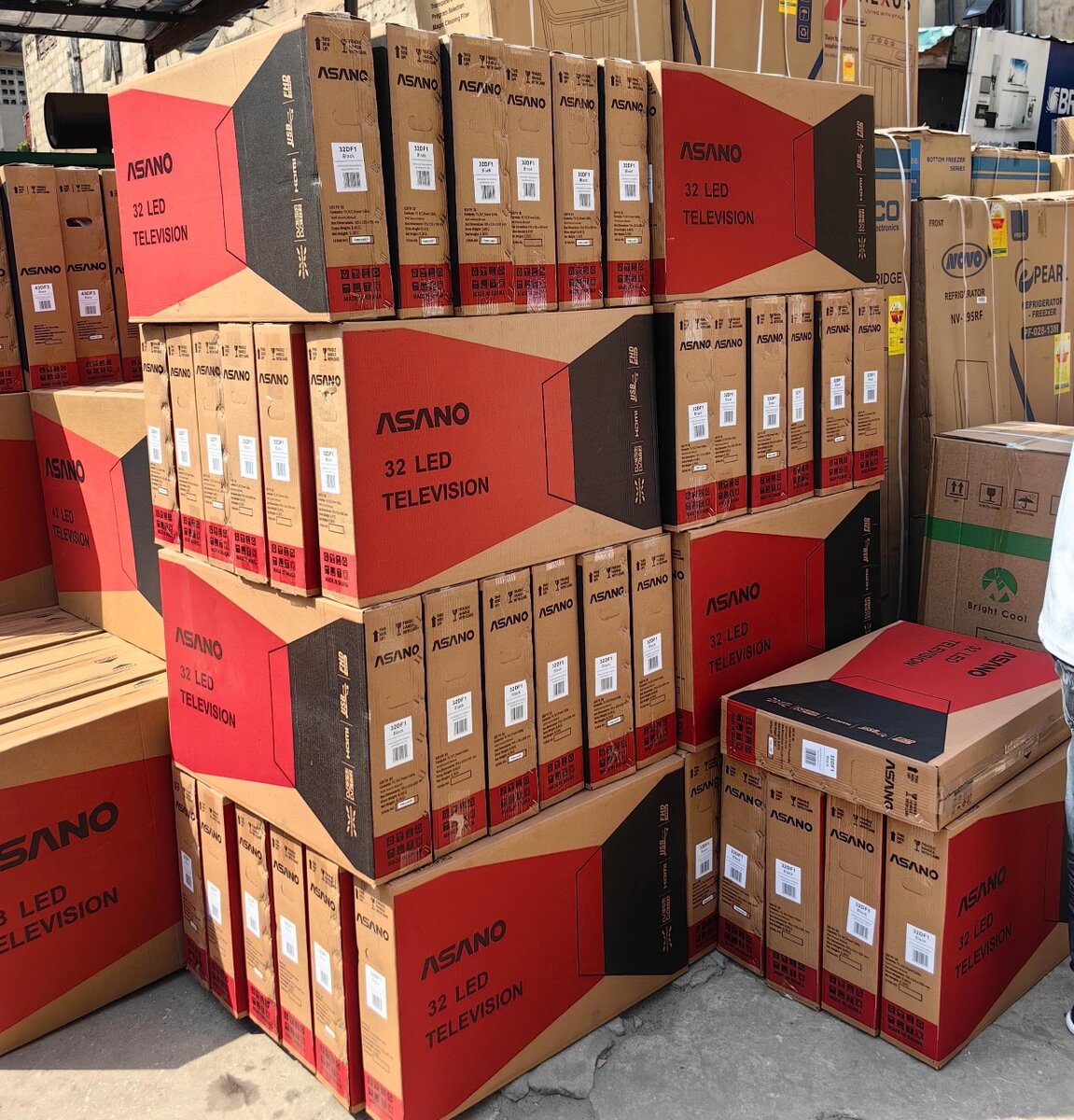 Asano 32 inches Digital satellite smart Tv