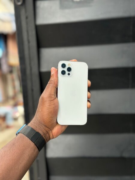 iPhone 12 Pro 128Go état 10/10 avec carton