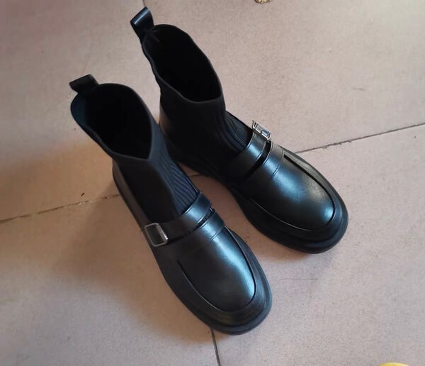 Продаю новые сапоги!!