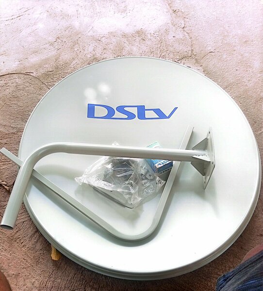 DStv 90cm dish with Lnb only