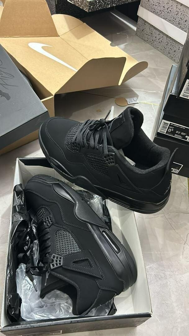 Jordan rétro 4 full black