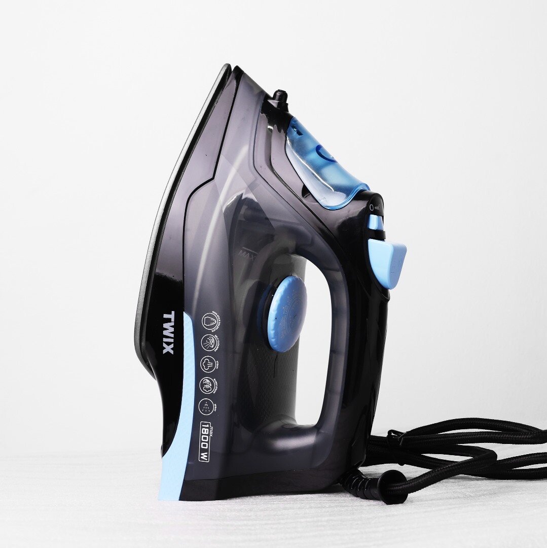 WU-02 Steam Iron 1800