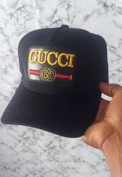 Casquette élégante noire