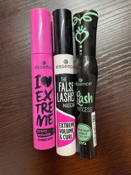 Mascara Volume Extrême Essence