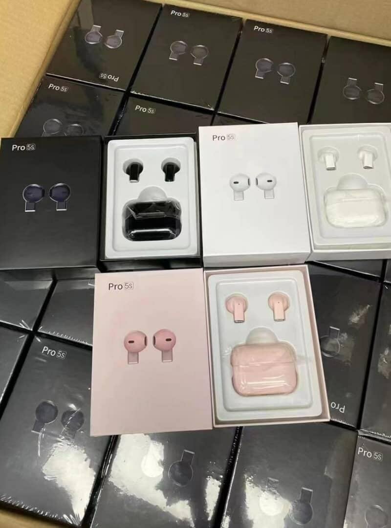 Airpod and Earbud
