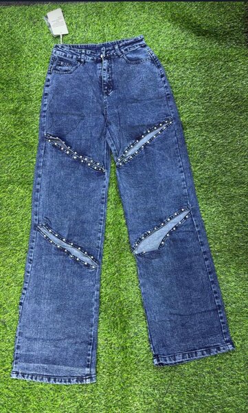 Jean évasé clouté