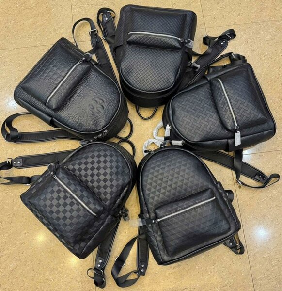 Sac à dos en cuir noir élégant