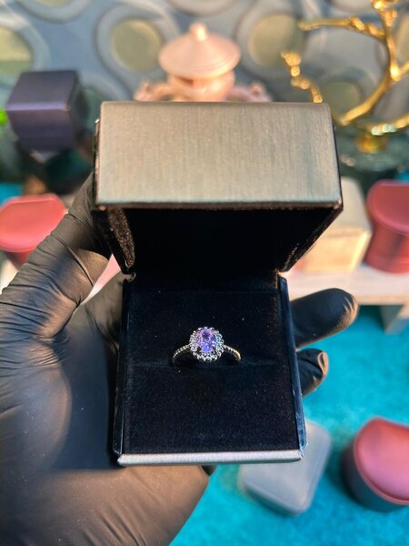 Bague  avec pierre précieuse