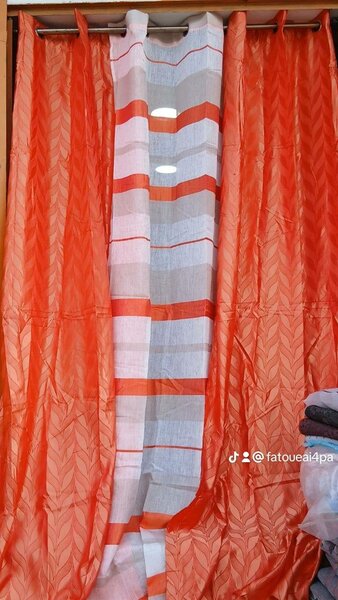 Rideaux modernes orange rayés