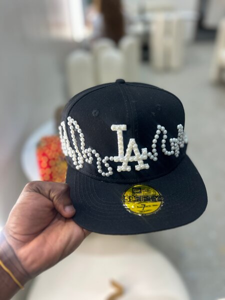 Casquette noire avec perles