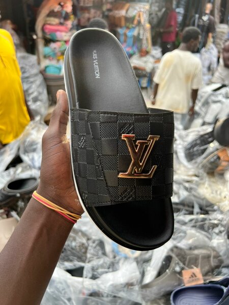 Sandales noires élégantes