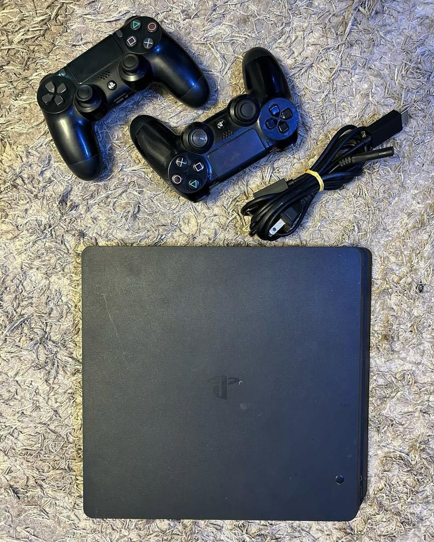 PS4 Slim Edition