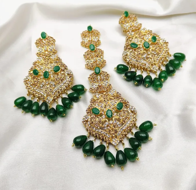 Casting Fine Quality Ganga Jamni bindiya and Earrings