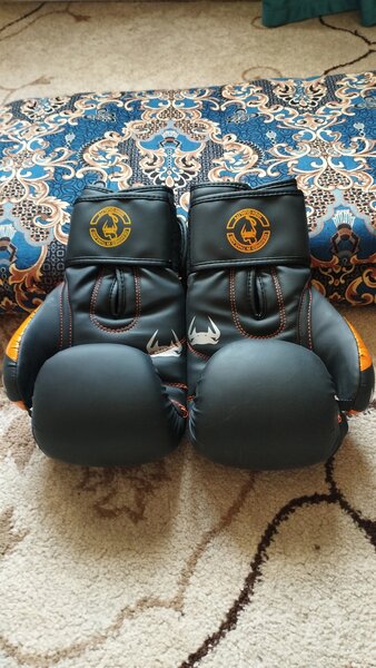 Боксерские перчатки Venom