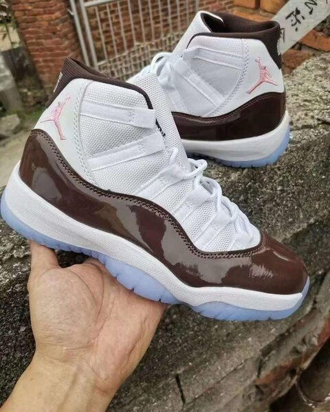 AIR JORDAN 11