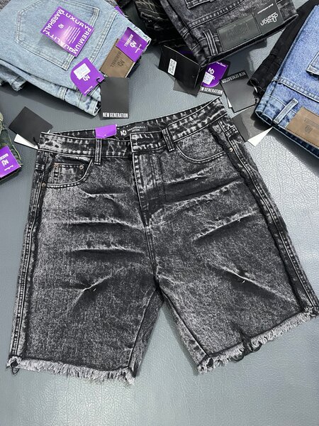 Shorts en jean déchirés homme