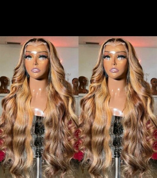 Perruque en dentelle ondulée