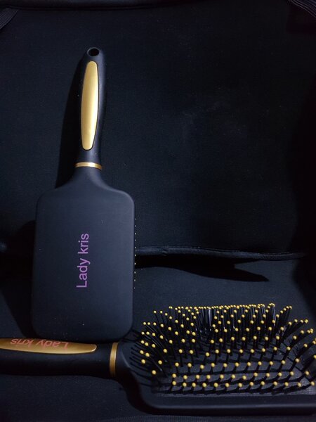 Lot de 34 brosses à cheveux