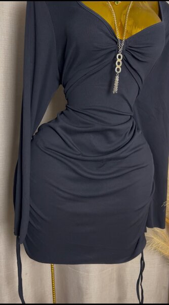 Robe moulante noire élégante