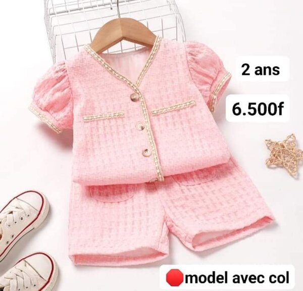 ensemble de vêtements