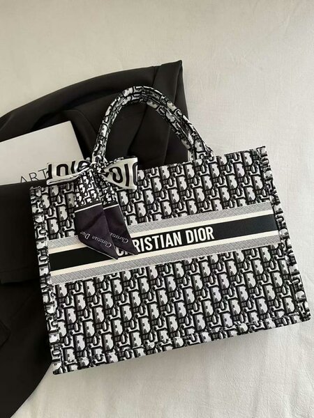 Sac à main Christian Dior élégant