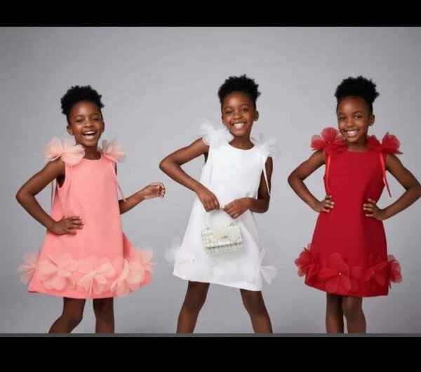 Robe enfant fleurie élégante