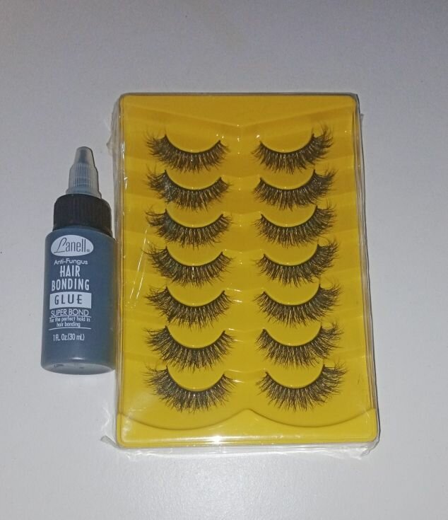 Faux Cils avec Colle