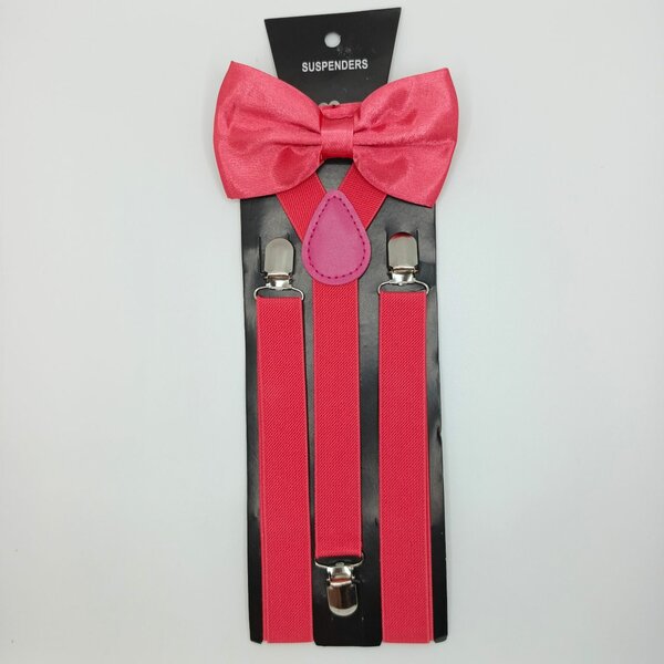 Bretelles et nœud papillon rose