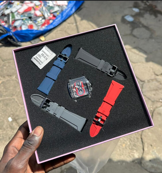 Montre avec bracelets interchangeables