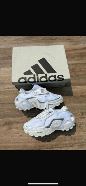 Baskets Adidas blanches