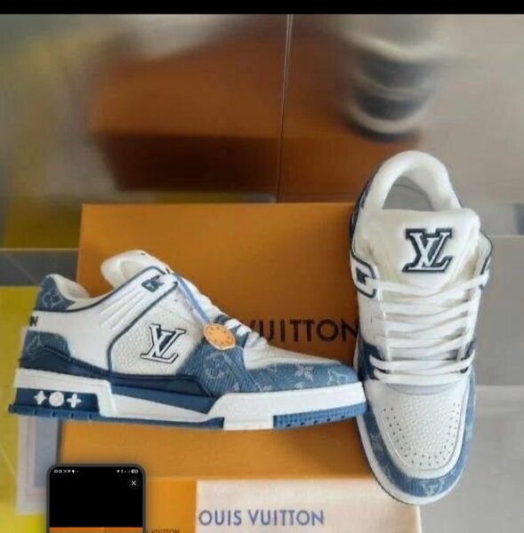 Baskets LOUIS VUITTON LV
