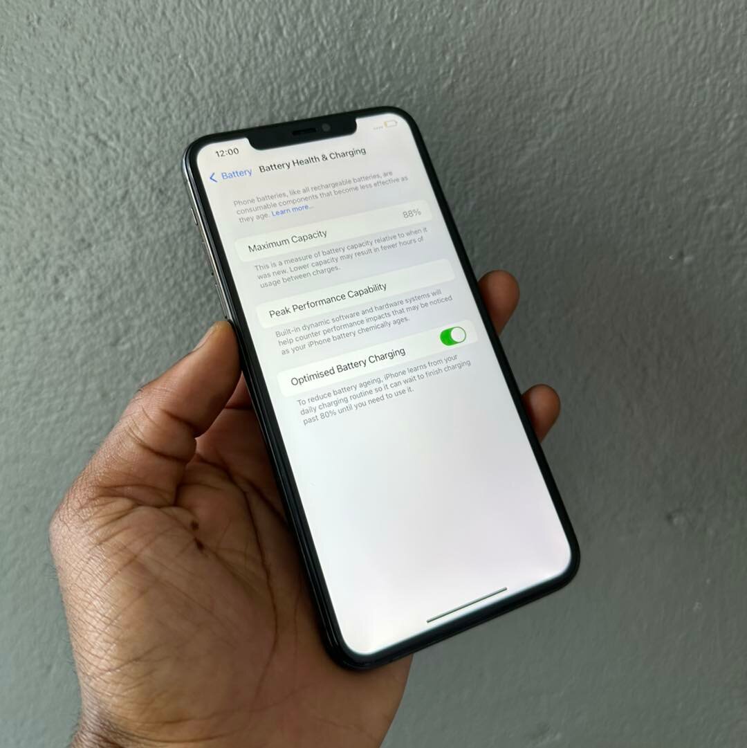 Apple iPhone 11 Pro Max 64GB UK, black 