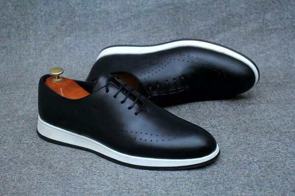 Chaussures pour hommes en cuir élégantes et de haute qualité