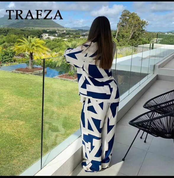 Ensemble à motifs bleu et blanc