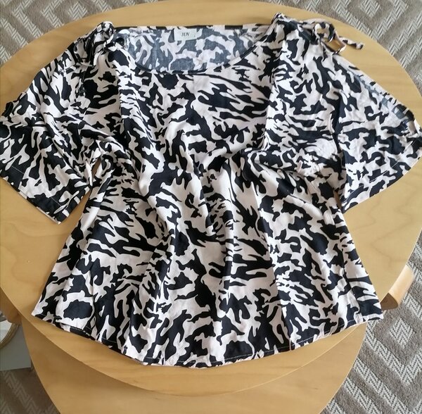 Haut bicolore à cordes