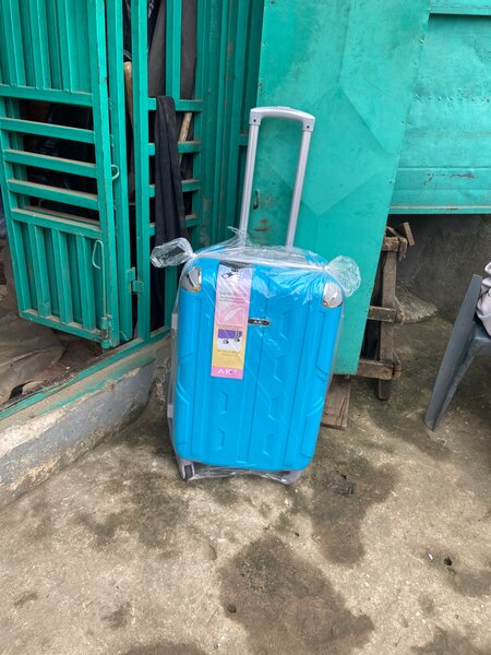 Valise à roulettes légère bleue