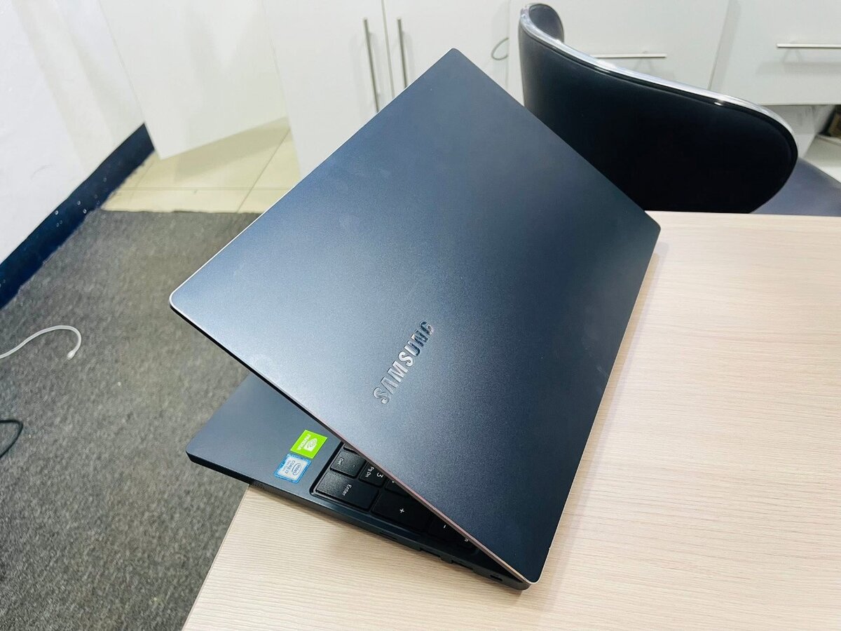 Samsung Notebook Core i7-9750H