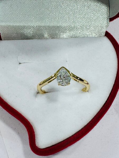 Bague en or avec diamants