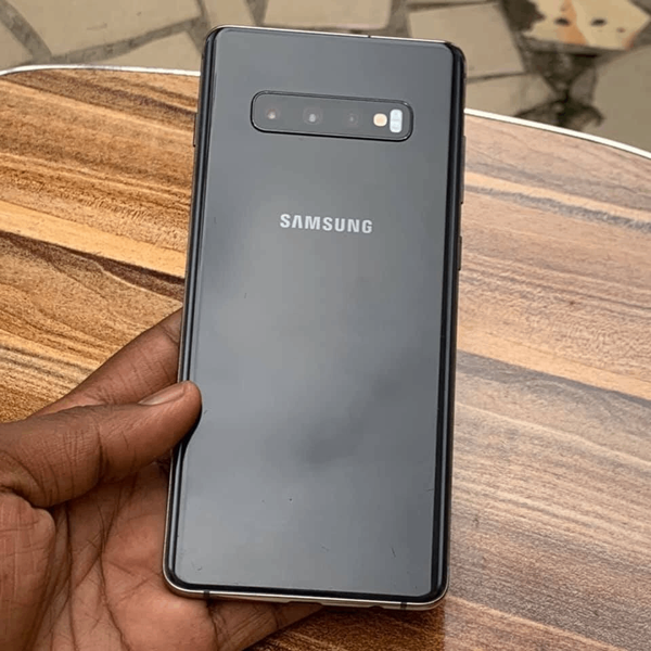 SAMSUNG GALAXY S10