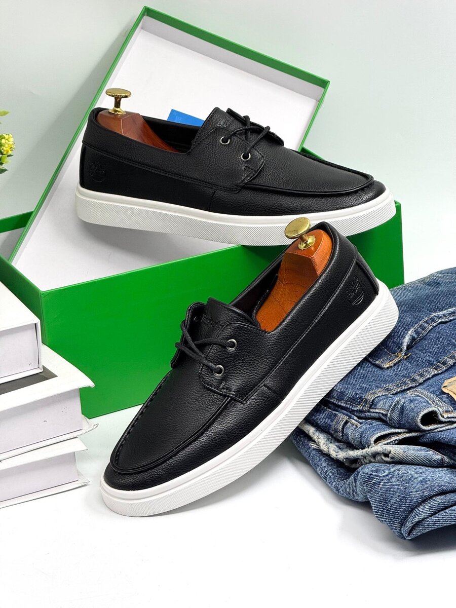 TIMBERLAND BLACK AND WHITE