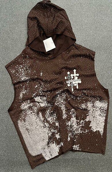 Débardeur à capuche stylé