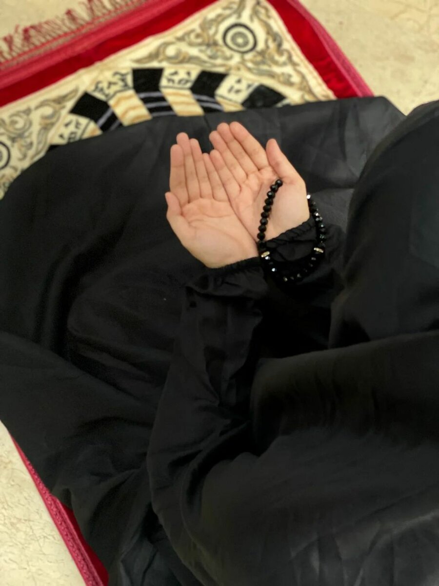 Namaz chadar with sleeves and attached niqab