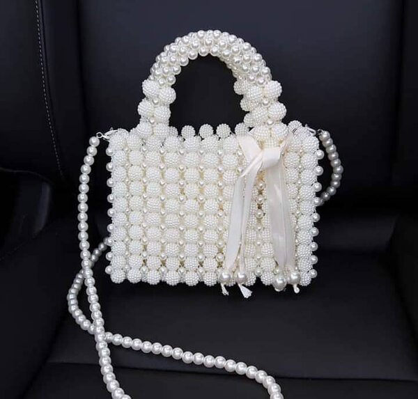 Sac à main élégant perlé