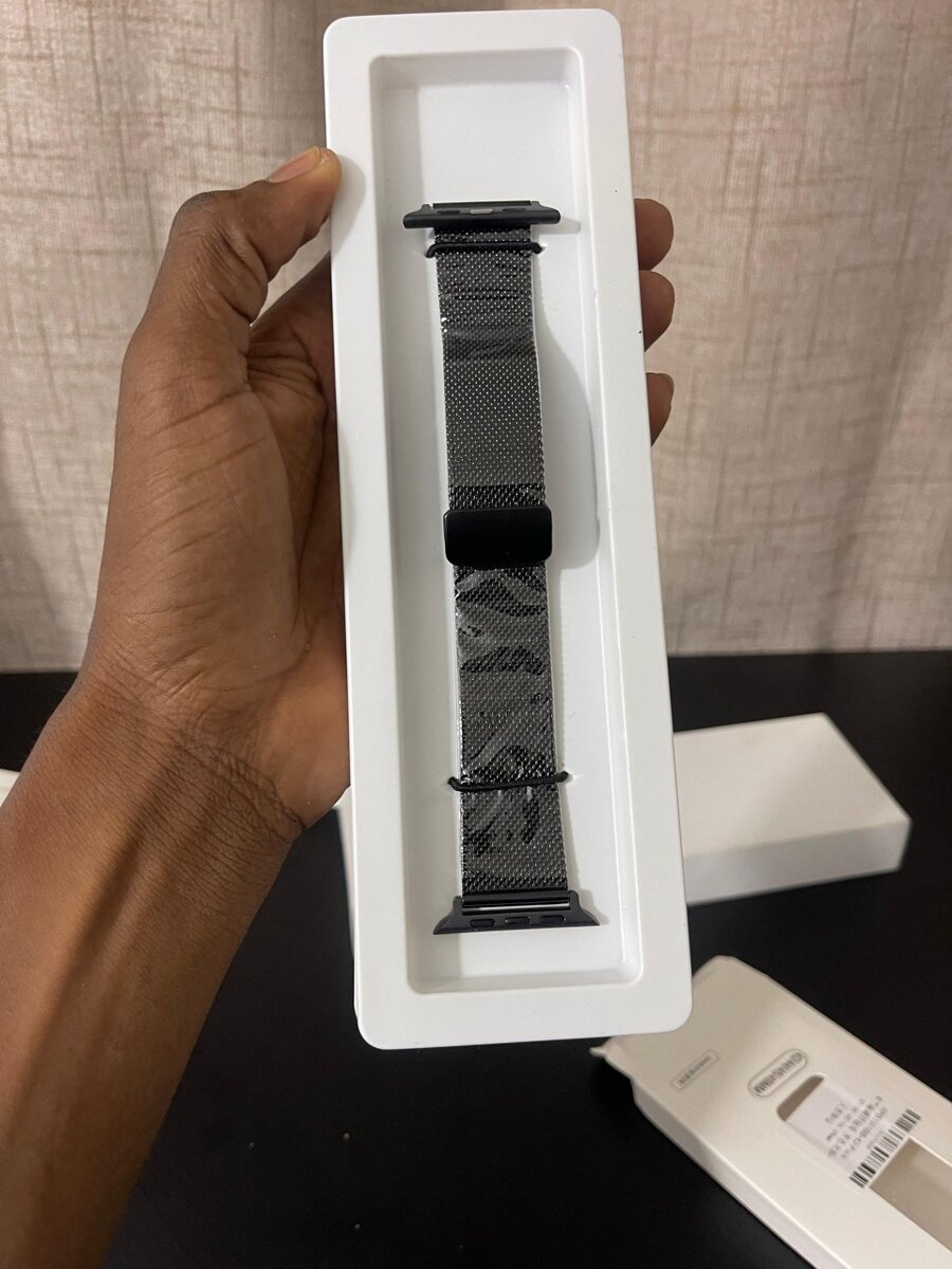 Bracelet connecté noir élégant